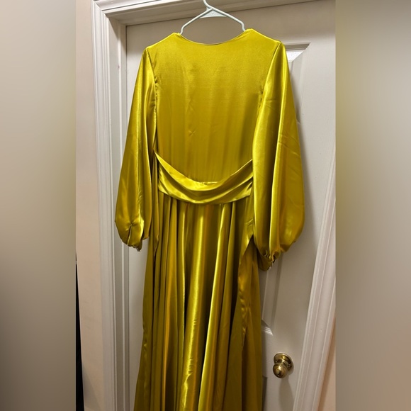 Catherine D'Lish: Boudoir by D'Lish Chartreuse "Beverly" Dressing Gown Pinup - Picture 4 of 10